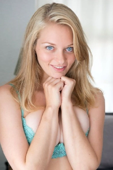 Alli Rae's Nude Picture